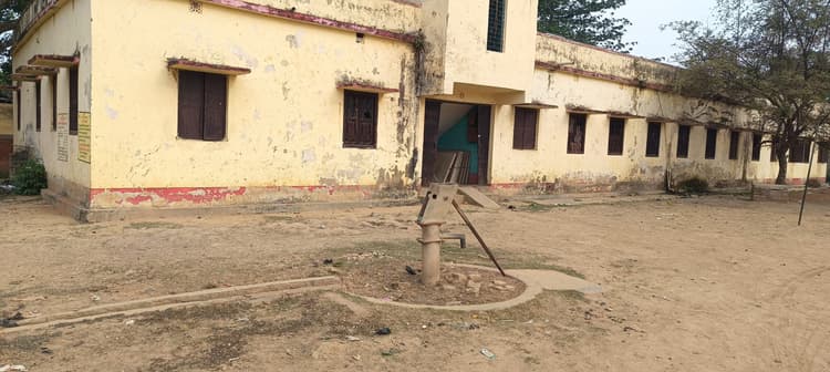 एक वर्ष से स्टेडियम का चापानल खराब