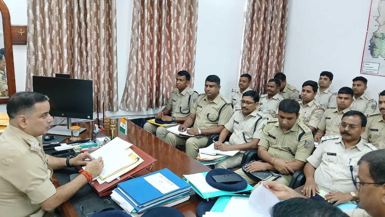 लंबित मामलों का जल्द से जल्द करें निष्पादन : एसपी