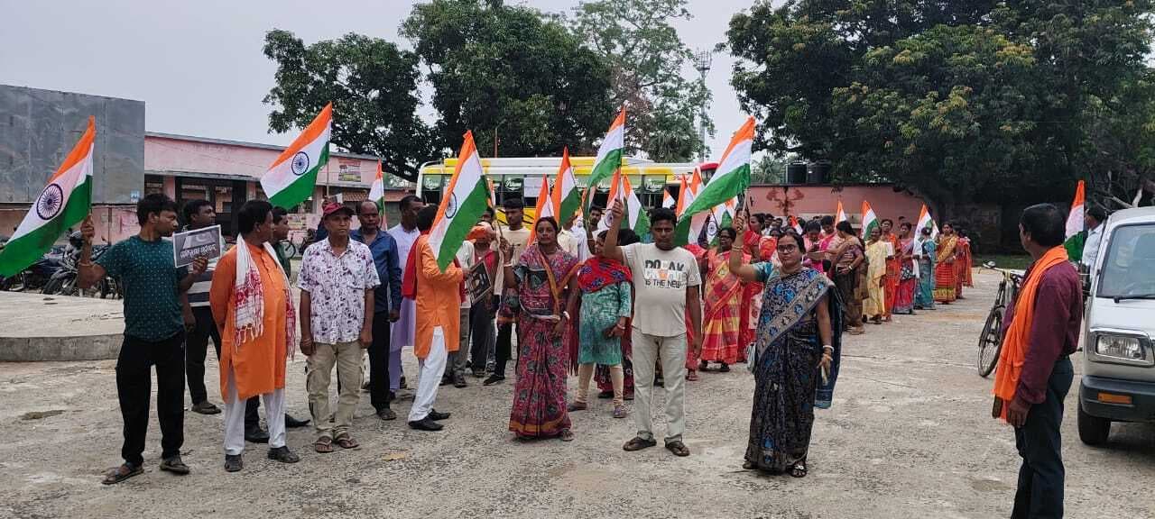ऑपरेशन सिंदूर की सफलता पर कुंडहित में निकली तिरंगा यात्रा