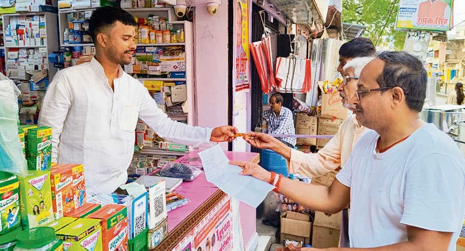 Gopalganj News : जीवनरक्षक दवाओं पर 15 से 20 फीसदी तक की बढ़ोतरी से मरीज हो रहे बेहाल