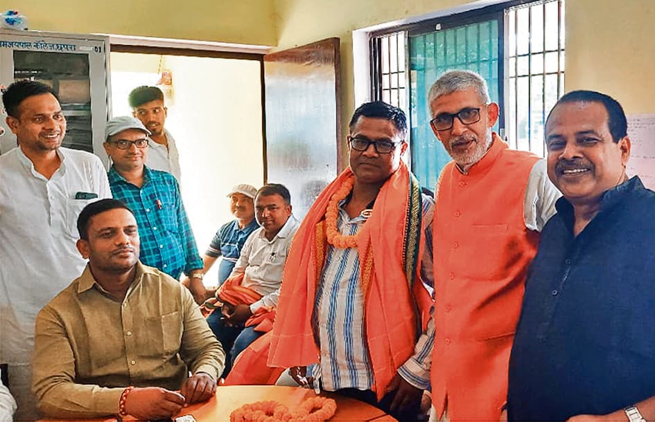 Saran News : जिला प्राथमिक शिक्षक संघ की आपात बैठक में 24 मई को प्रस्तावित धरना प्रदर्शन की रूपरेखा तैयार