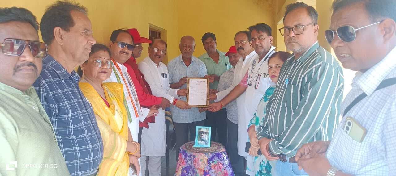 रेडक्रॉस ने संतप्त परिवारों को सौंपा शोक पत्र