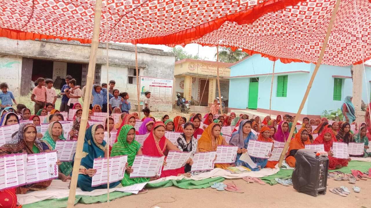 Madhubani News : संवाद कार्यक्रम में महिलाओं ने रखी अपनी बात