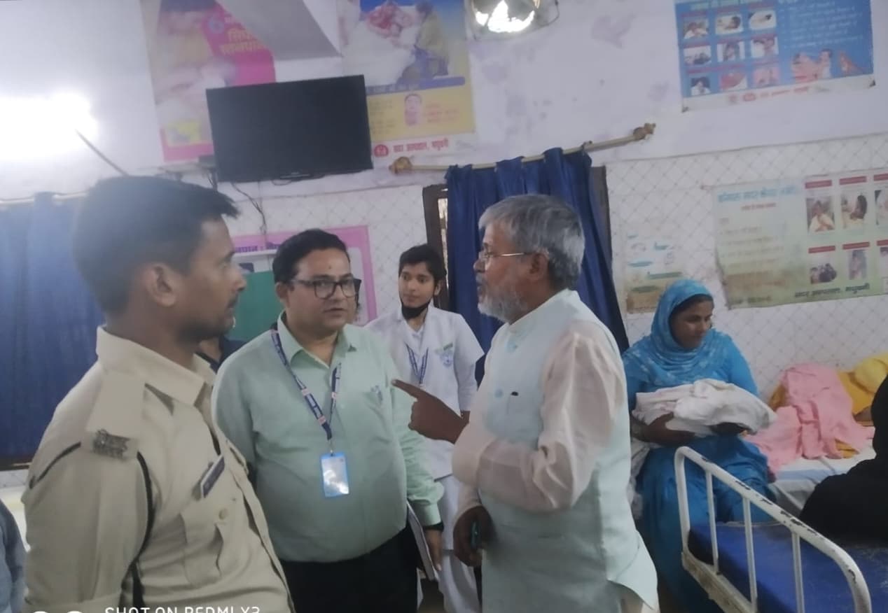 Madhubani News :  शौचालय की लचर साफ सफाई पर जताई नाराजगी