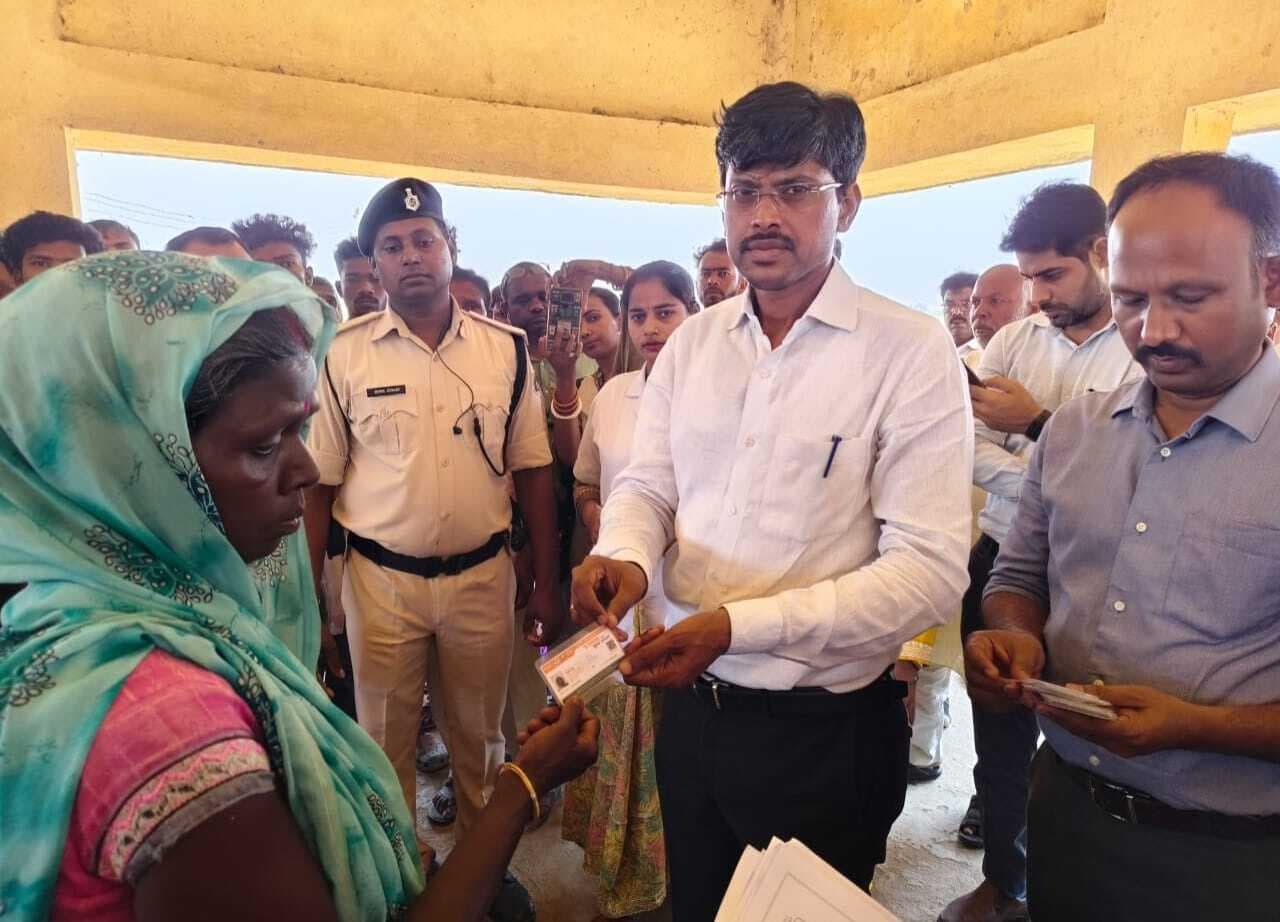 Gaya News : स्वयं सहायता समूह से जुड़कर लाखों महिलाएं सशक्त हुईं : डीएम