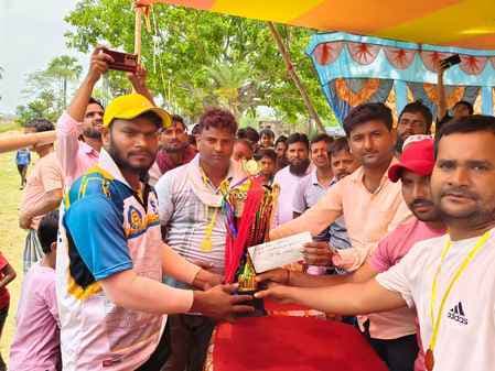 डे नाइट क्रिकेट टूर्नामेंट में सनराइज बना विजेता