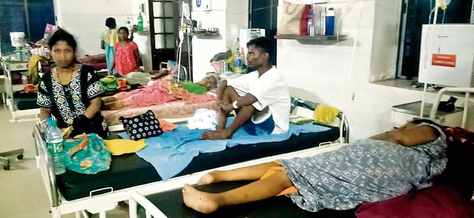 Chaibasa News : सदर अस्पताल में लगे अतिरिक्त पंखे और बेड, गर्मी से मरीजों को राहत
