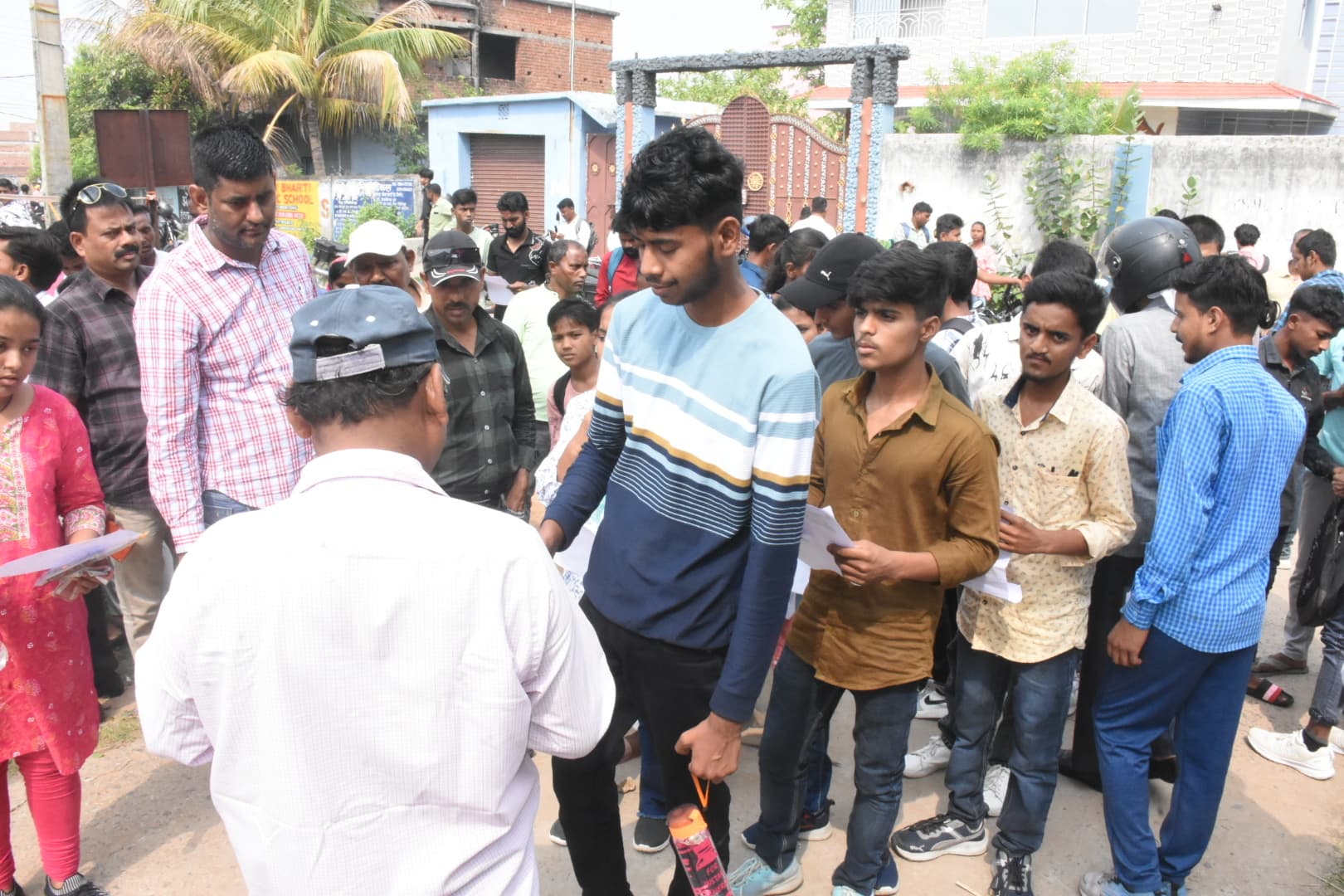 Dhanbad News : जिले के 26 केंद्रों पर हुई पॉलिटेक्निक प्रवेश प्रतियोगिता परीक्षा, 10663 अभ्यर्थी हुए शामिल