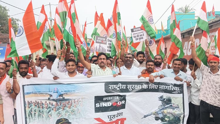 Bokaro News : भाजपा ने चंदनकियारी में निकाली तिरंगा यात्रा