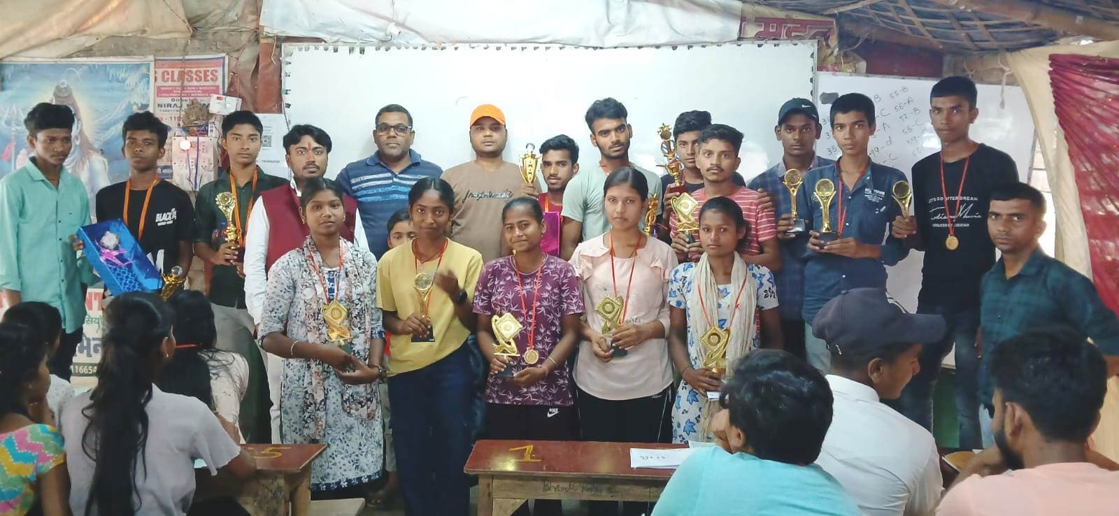 Bhagalpur news क्विज प्रतियोगिता में बच्चों ने दिखायी प्रतिभा, मिला पुरस्कार