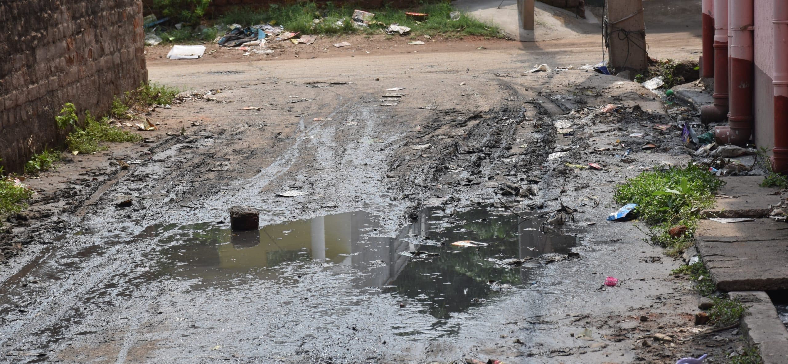 Bokaro News : चास फलमंडी की गली बहता है नाली का गंदा पानी, परेशानी