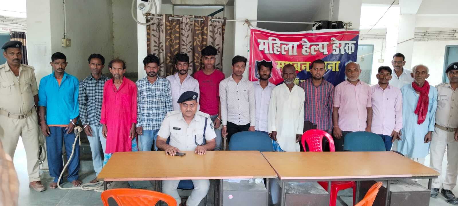Motihari: शराब मामले में छापेमारी करने गयी पुलिस से झड़प, आरोपी समेत 13 गिरफ्तार
