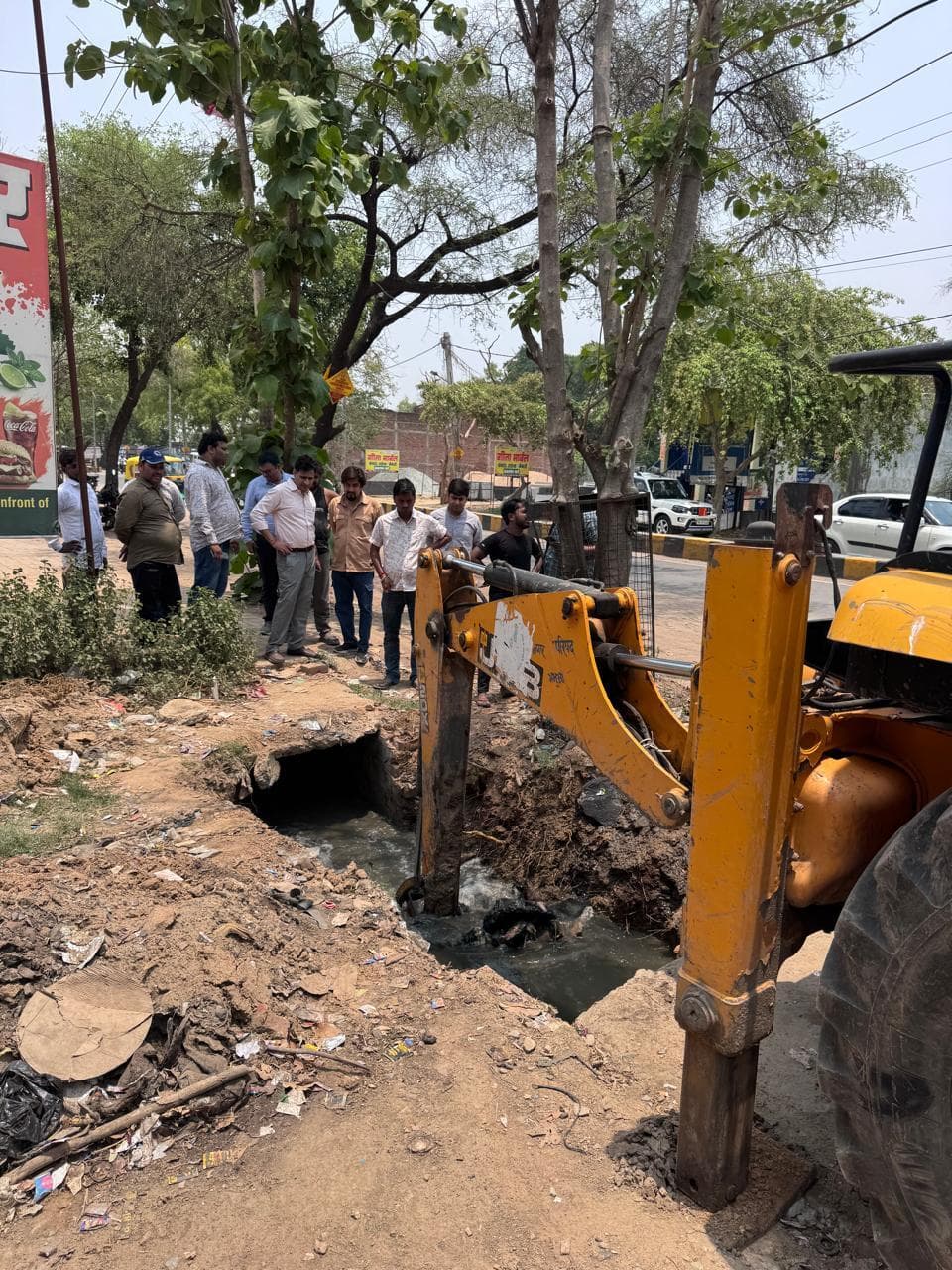 शहर में नालों की सफाई का इओ ने किया निरीक्षण