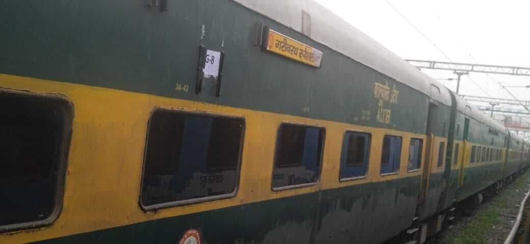 पावर कार नहीं, लगातार कैंसिल हो रही सहरसा आनंद विहार गरीब रथ स्पेशल