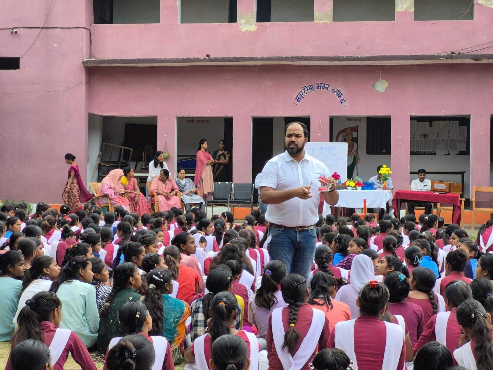 दांत व मुंह संबंधी बीमारियों के प्रति किया जागरूक