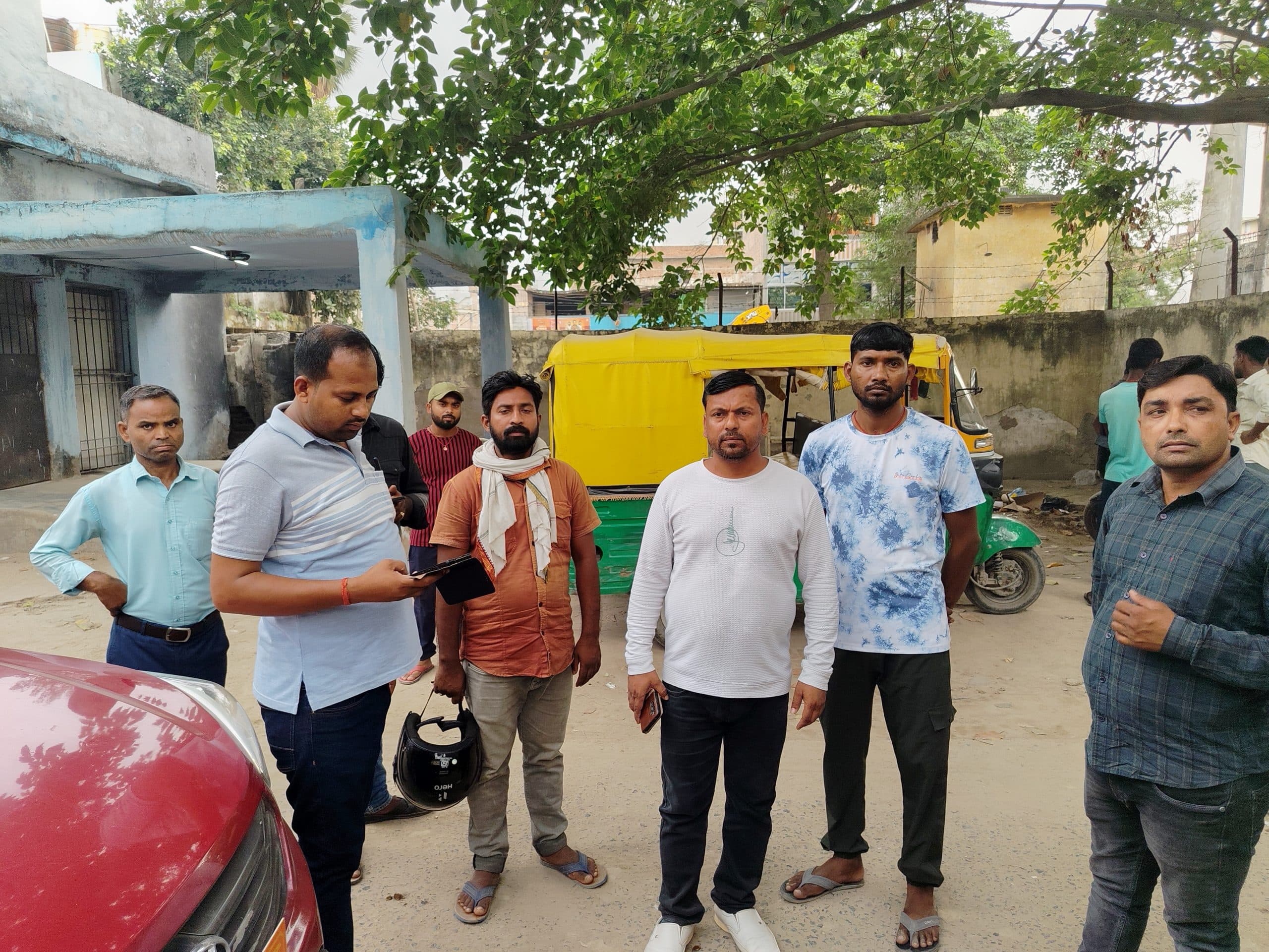 hajipur news. स्काॅर्पियो की टक्कर में बाइक सवार युवक की मौत, तीन जख्मी