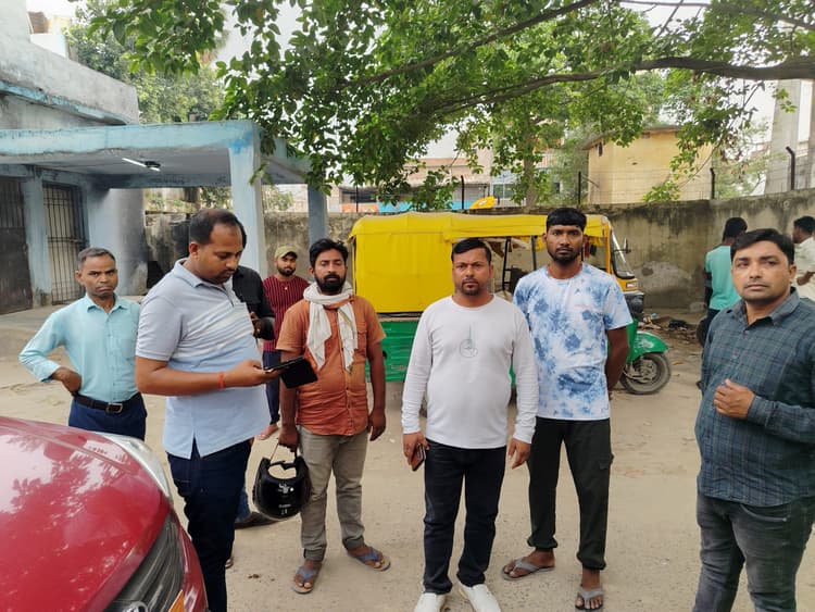 hajipur news. स्काॅर्पियो की टक्कर में बाइक सवार युवक की मौत, तीन जख्मी