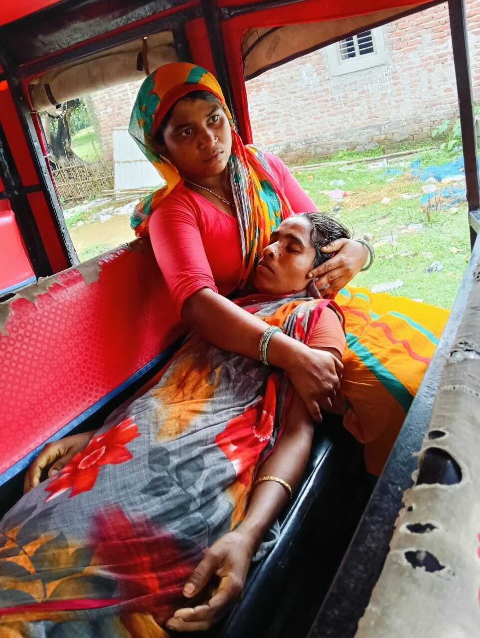 वज्रपात की चपेट में आने से महिला गंभीर रूप से झुलसी