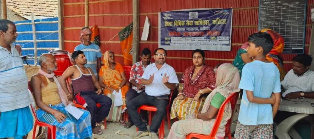 विधिक जागरूकता शिविर में मुआवजा की दी जानकारी