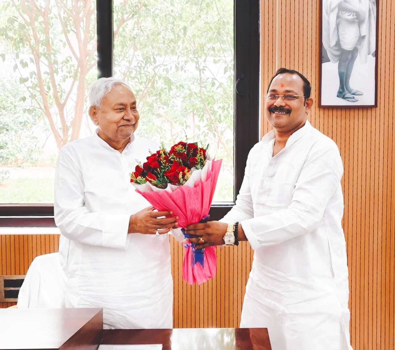 जदयू जिलाध्यक्ष ने सीएम से मिल बलिया बेलौन को प्रखंड बनाने की मांग की