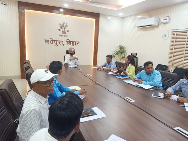 मधेपुरा नगर परिषद का तैयार करें मास्टर प्लान - डीएम
