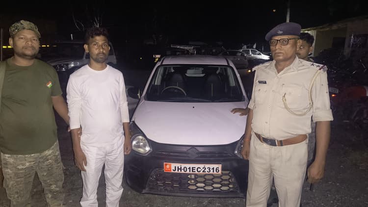 चोरी की कार के साथ युवक गिरफ्तार