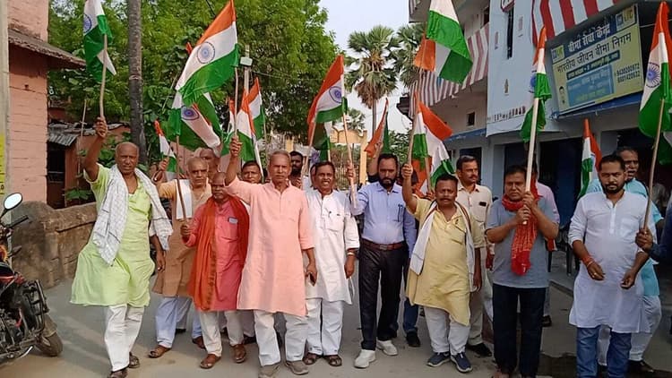 देशभक्ति के नारों से गूंजा वातावरण