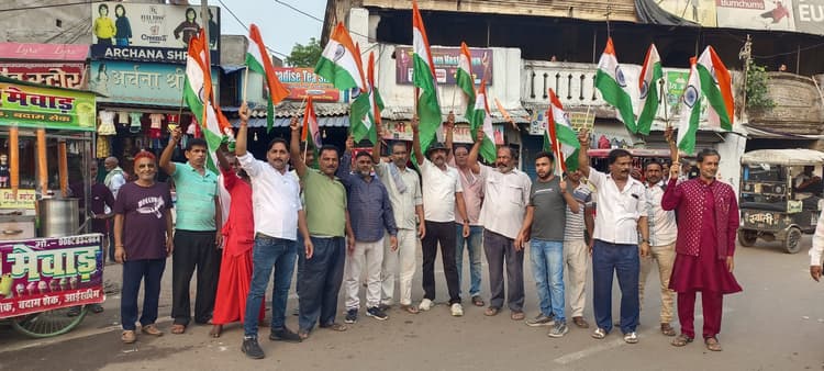 Deoghar news : ऑपरेशन सिंदूर की सफलता व सेना के सम्मान में निकाली तिरंगा यात्रा