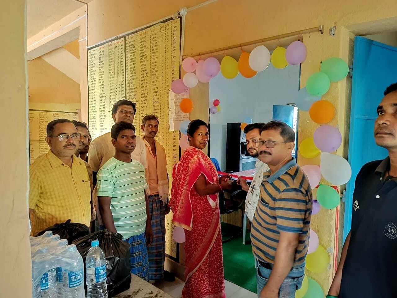 अर्जुनपुर में पंचायत सहायक का कार्यालय का मुखिया ने उद्घाटन किया