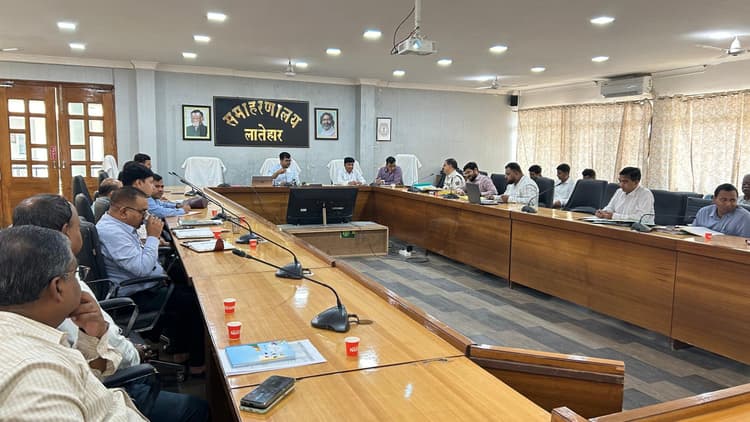 डीसी ने की सड़क सुरक्षा की बैठक, अफसरों को निर्देश