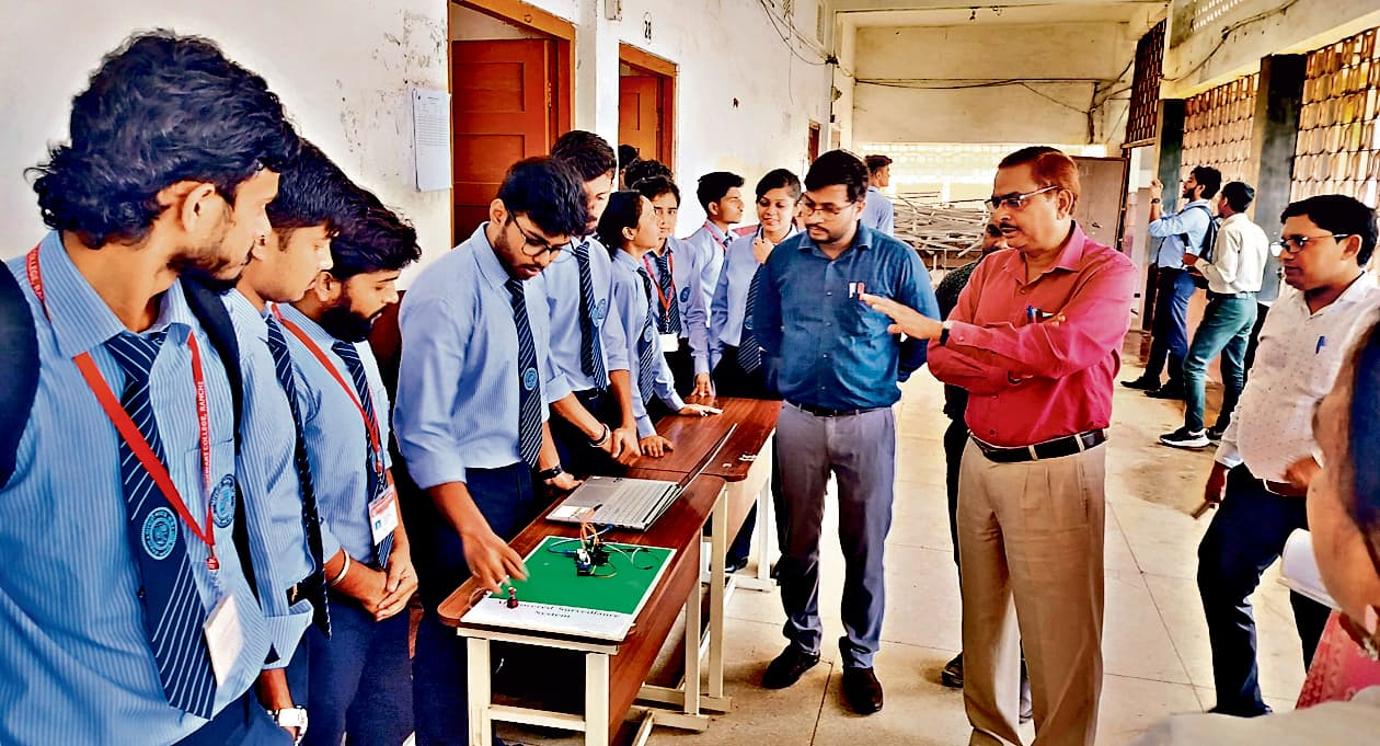 Ranchi News : बीएससी एआइ-एमएल के छात्रों ने लगायी प्रदर्शनी