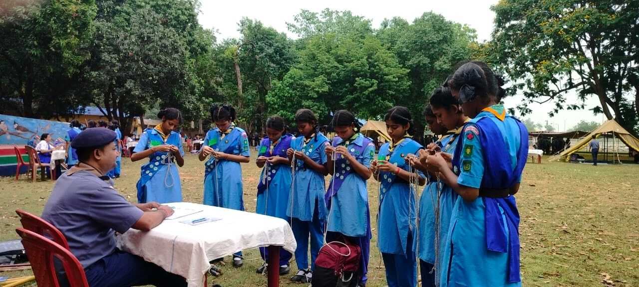 स्काउट-गाइड शिविर में सीखा एरोबिक्स