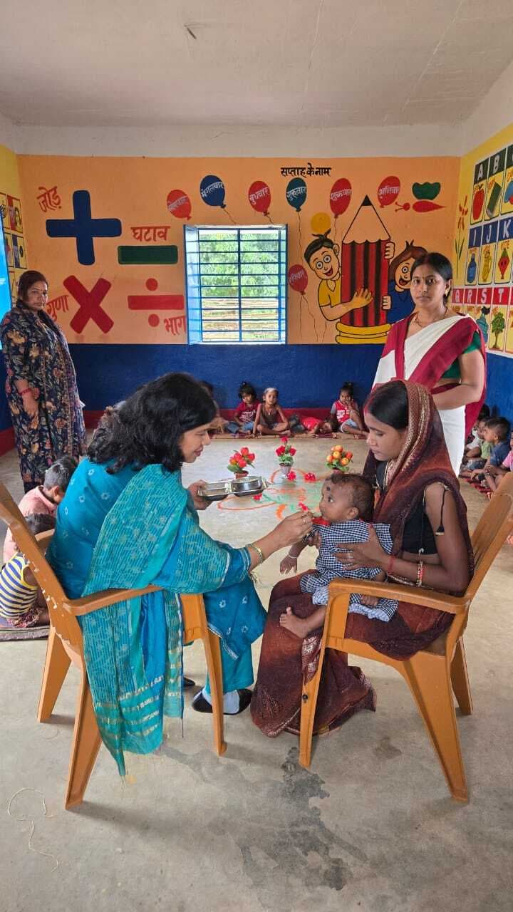 सीडीपीओ ने अन्नप्राशन दिवस पर आंगनबाड़ी केंद्रों का किया निरीक्षण