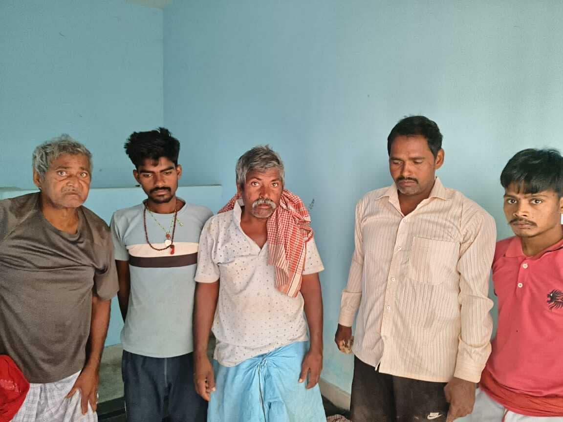 दसुआ गांव से पांच लाल वारंटी गिरफ्तार, भेजा जेल
