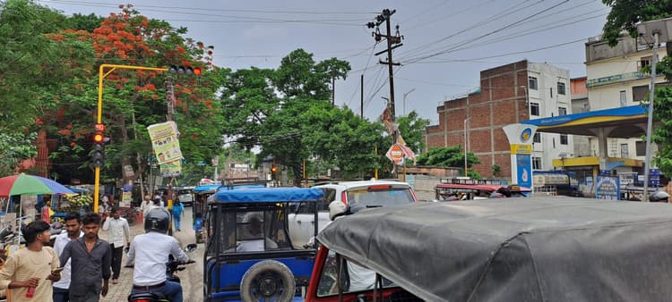 Motihari : शहर में ट्रैफिक सिग्नल व्यवस्था बहाल