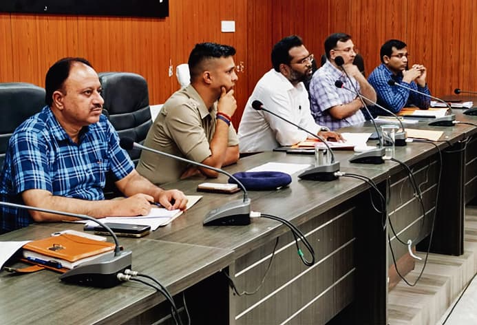 Gopalganj News  : विकास योजनाओं को समयबद्ध व धरातल पर उतारना सर्वोच्च प्राथमिकता : डीएम