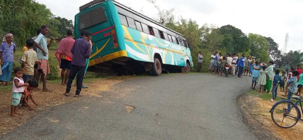 Chaibasa News : पट्टाजैंत : सड़क पार कर रहे युवक को तेज रफ्तार ट्रेलर ने कुचला, मौत
