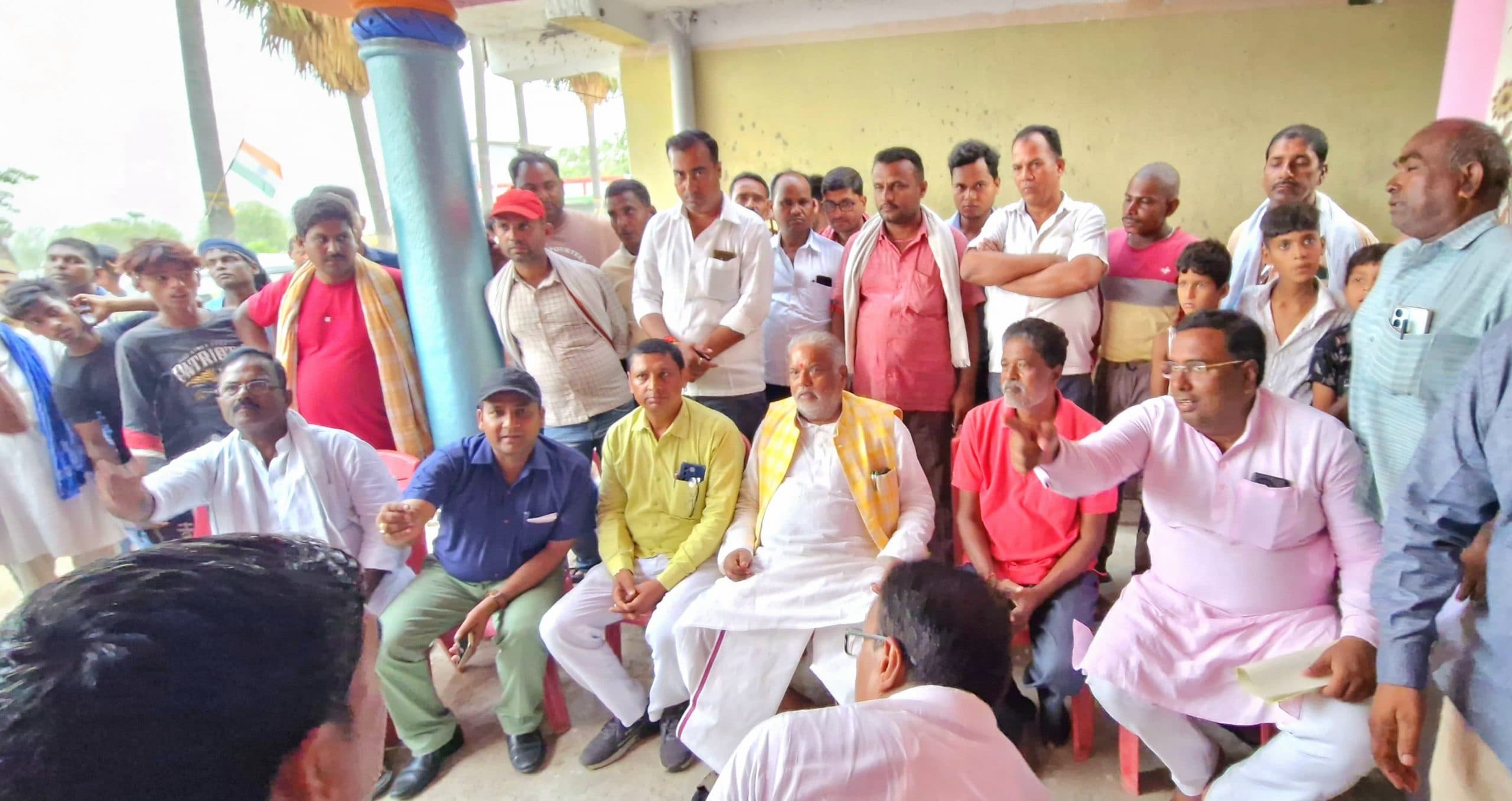 शहीद मनीष के नाम पर तोरण द्वार व स्मारक स्थल बना प्रतिमा लगाने की मांग