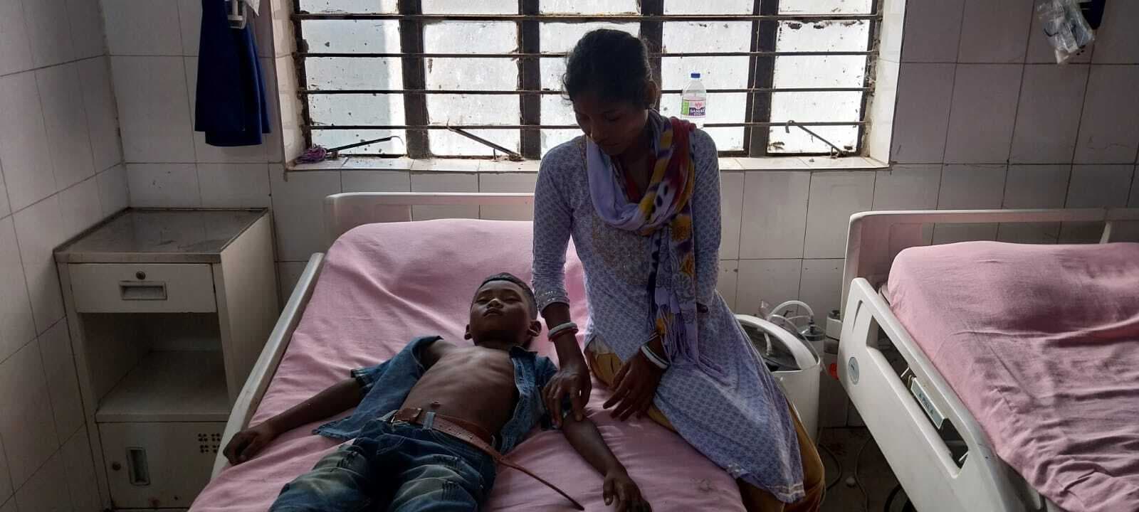 Seraikela Kharsawan News : जामबनी गांव में घर के पास खेल रहे बच्चे को सांप ने काटा, मौत