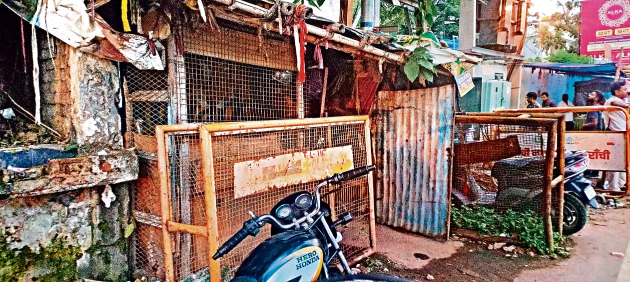 Ranchi News : हर चौक में महिला ट्रैफिक पुलिसकर्मी तैनात, टॉयलेट कहीं नहीं