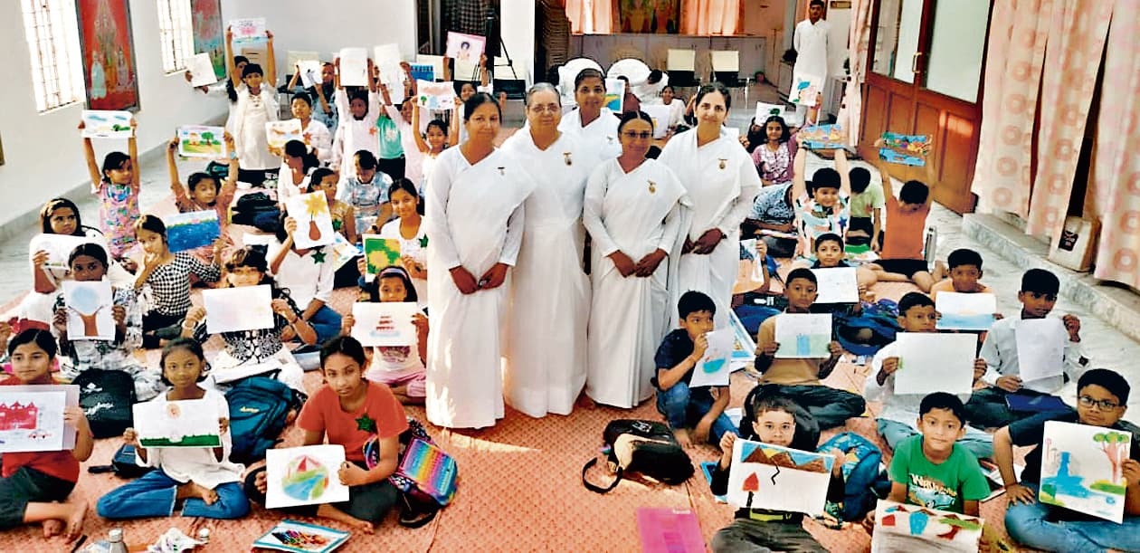 Ranchi News : आध्यात्मिक समर कैंप में बच्चे हुए शामिल