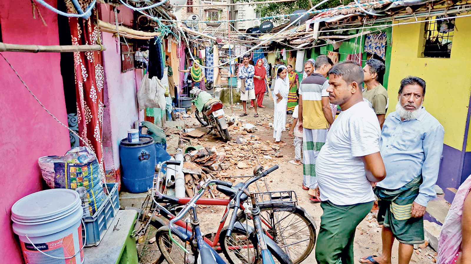 टीटागढ़ : बहुमंजिली इमारत के फ्लैट में जोरदार धमाका, तृणमूल कांग्रेस पार्षद समेत तीन गिरफ्तार