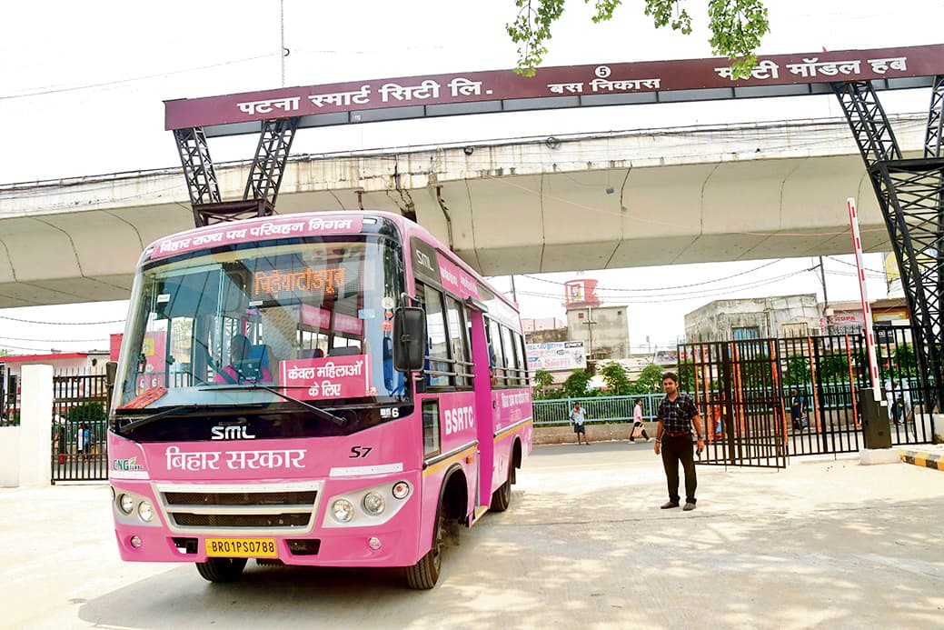 Patna News : पिंक बसों में 45 दिनों के अंदर लगेगी एसी