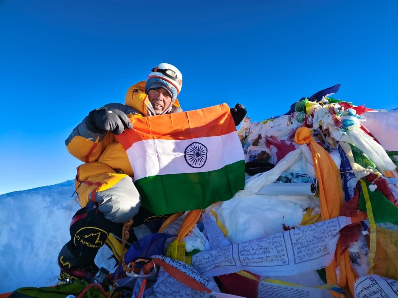 Tsaf Mohan rawat everest summit:टीएसएएफ के प्रशिक्षक मोहन रावत ने किया एवरेस्ट फतह