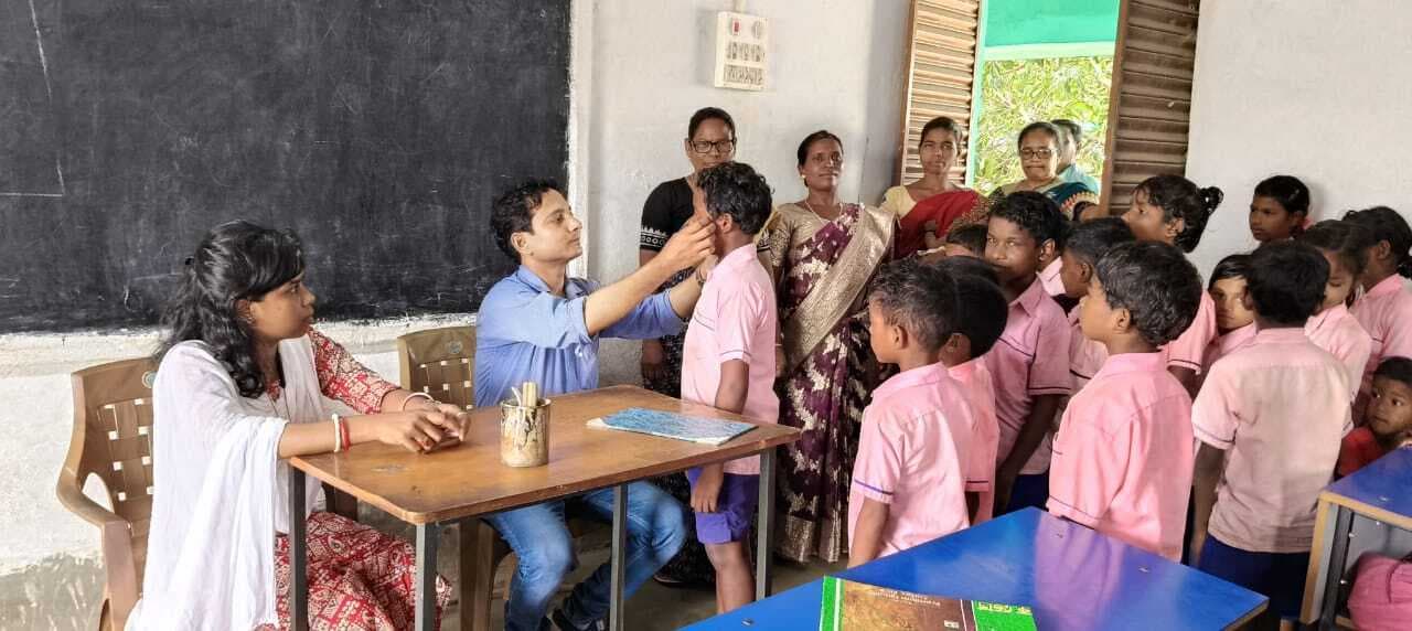 प्राथमिक विद्यालय के 35 बच्चों की हुई स्वास्थ्य जांच