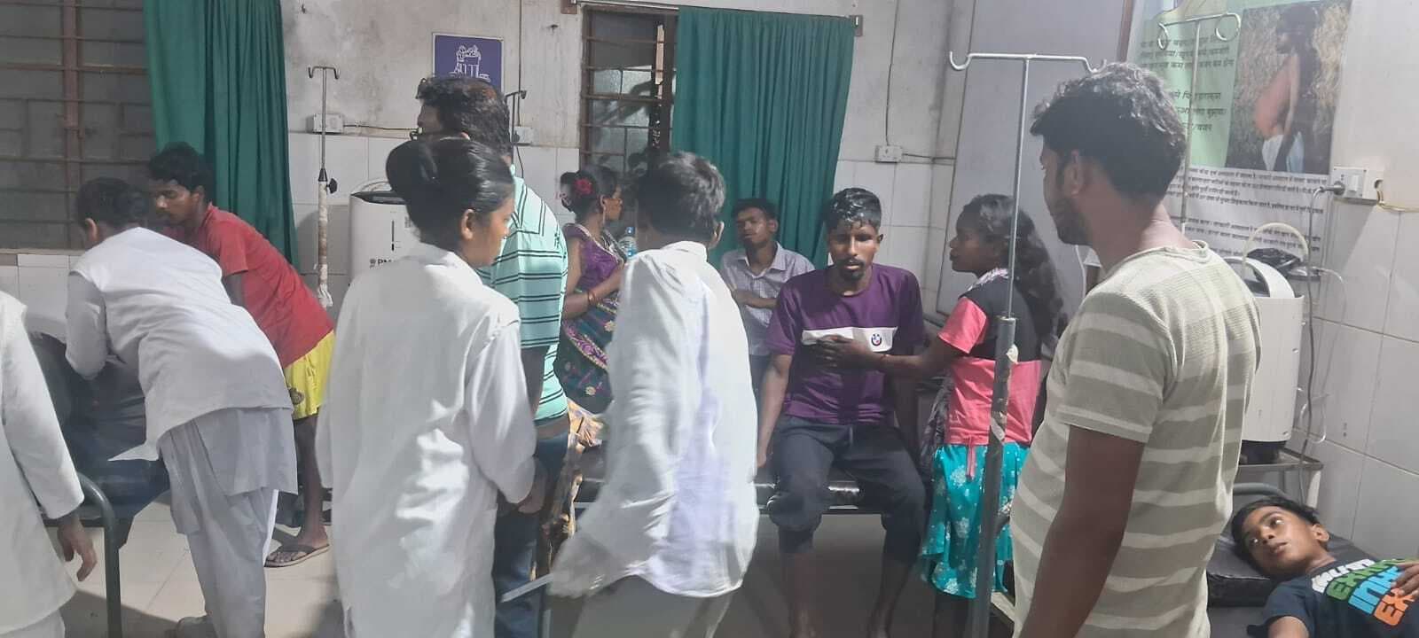 सड़क दुर्घटनाओं में पांच घायल, एक रेफर