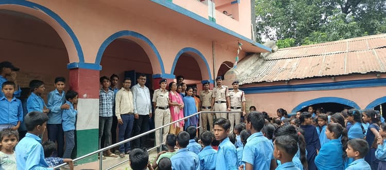 Motihari: आग से बचाव को लेकj स्कूली बच्चों को किया गया जागरूक