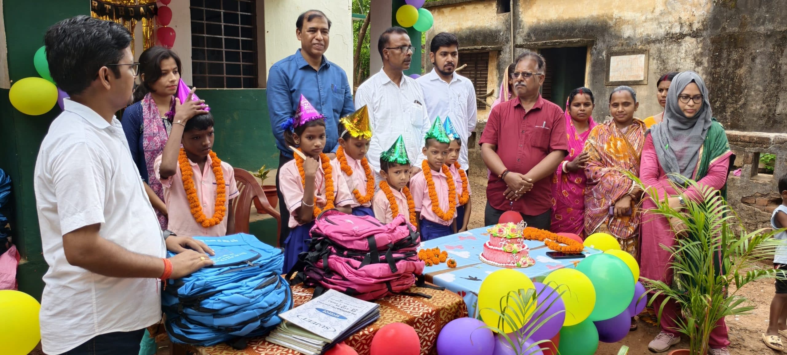 डीसी के पहल पर स्कूलों में बच्चों का मना जन्मोत्सव