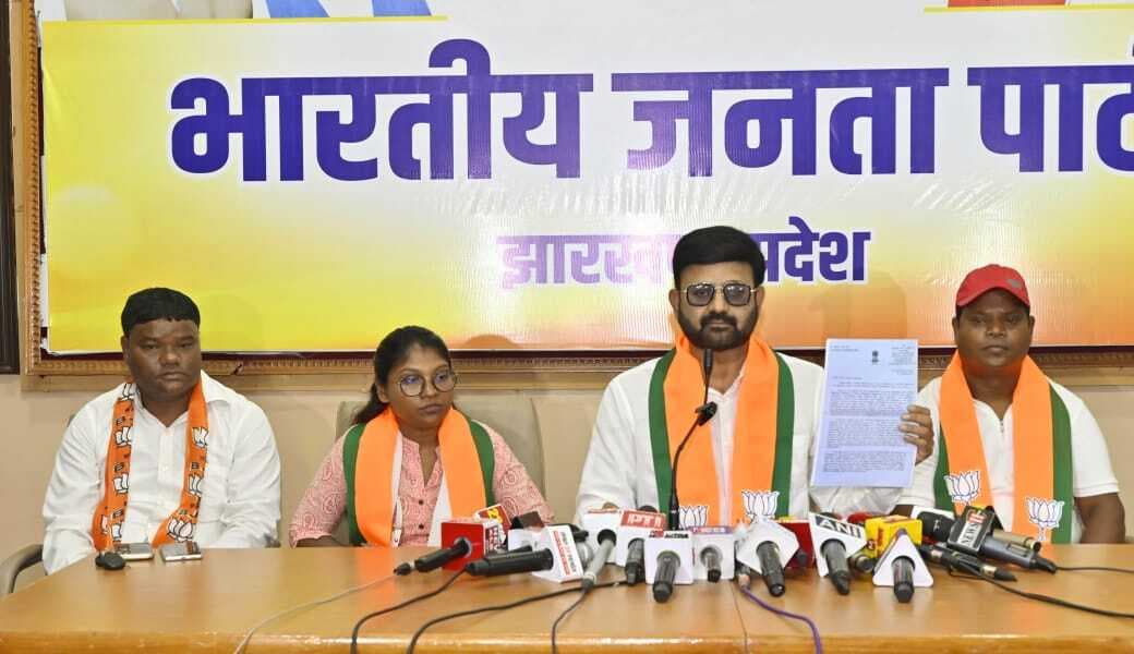 Political News : यूपीए सरकार ने 2014 में सरना धर्म कोड को किया था रिजेक्ट : भाजपा