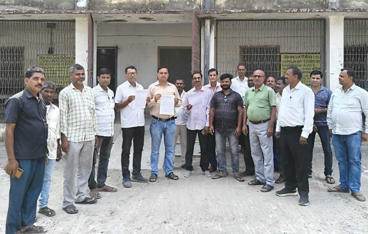 कर्मचारियों से अमर्यादित व्यवहार को लेकर अराजपत्रित कर्मचारी महासंघ ने मनाया विरोध दिवस